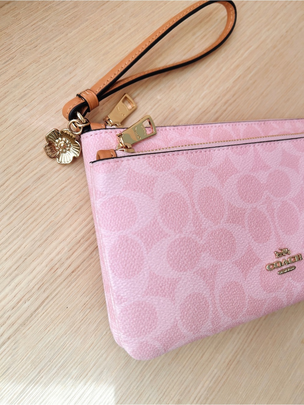 NWT🌸Coach Double Zip Wristlet In Signature Canvas With Charms Powder Pink CEF61 - Picture 2 of 7